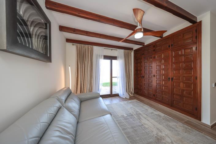 Image No.28-4 Bed Villa / Detached for sale