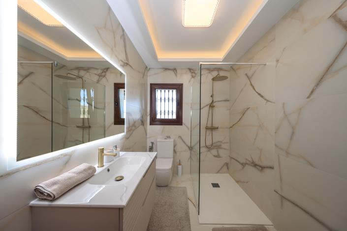 Image No.29-4 Bed Villa / Detached for sale