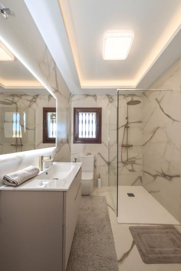 Image No.31-4 Bed Villa / Detached for sale
