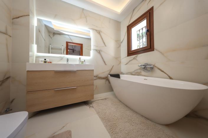 Image No.35-4 Bed Villa / Detached for sale