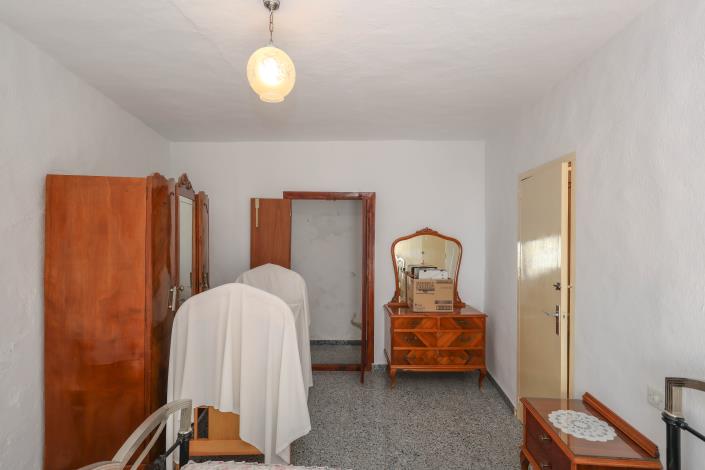 Image No.18-3 Bed Townhouse for sale
