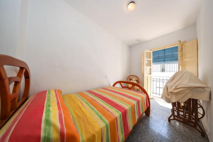 Image No.19-3 Bed Townhouse for sale