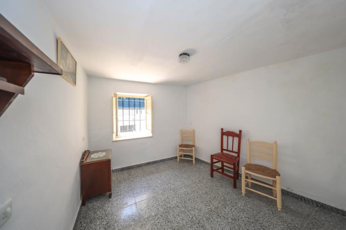 Image No.27-3 Bed Townhouse for sale