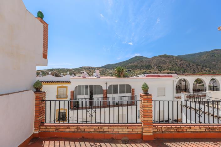Image No.33-3 Bed Townhouse for sale