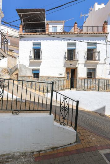 Image No.39-3 Bed Townhouse for sale
