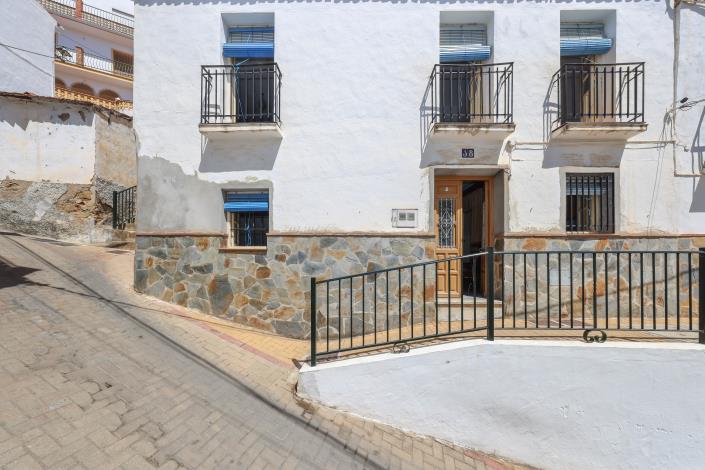 Image No.45-3 Bed Townhouse for sale