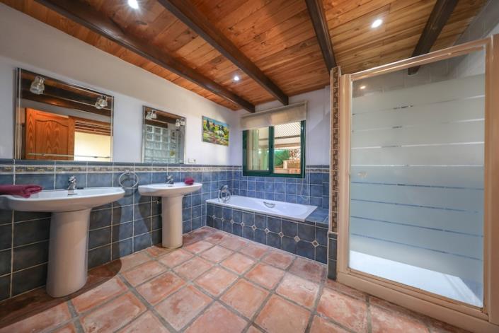 Image No.28-3 Bed Villa / Detached for sale