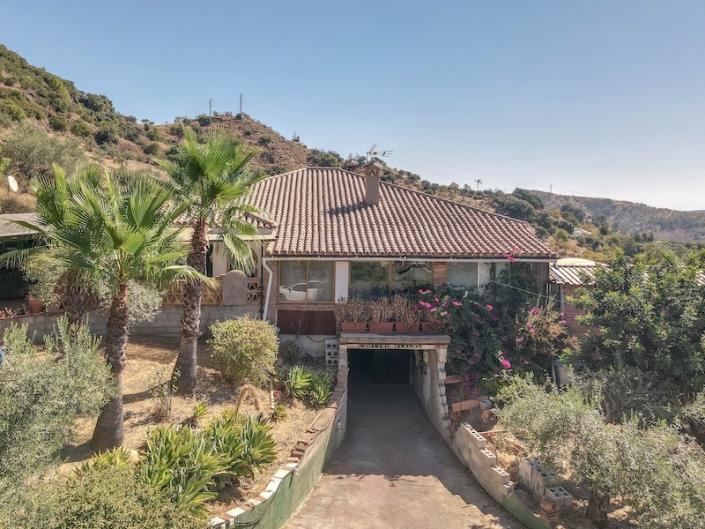 Image No.57-3 Bed Villa / Detached for sale