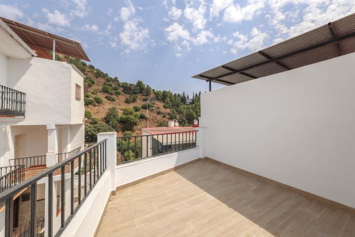 Image No.30-3 Bed Townhouse for sale