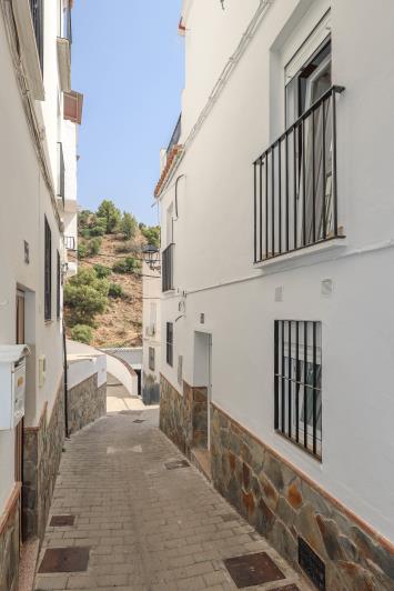 Image No.32-3 Bed Townhouse for sale