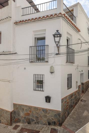 Image No.33-3 Bed Townhouse for sale