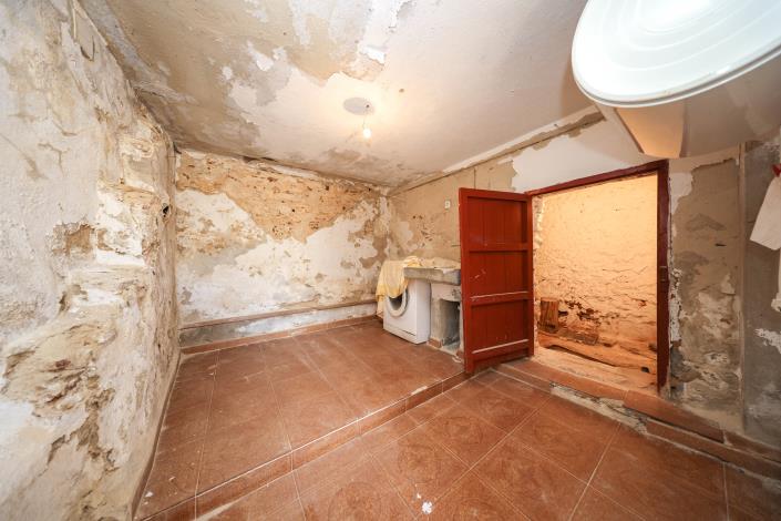 Image No.18-1 Bed Townhouse for sale