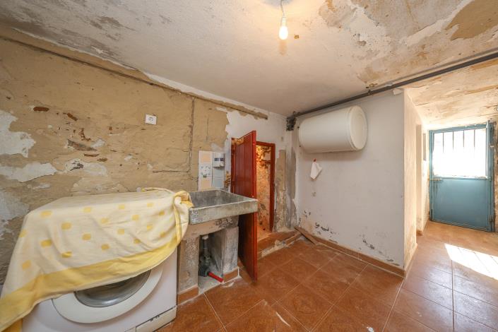 Image No.20-1 Bed Townhouse for sale