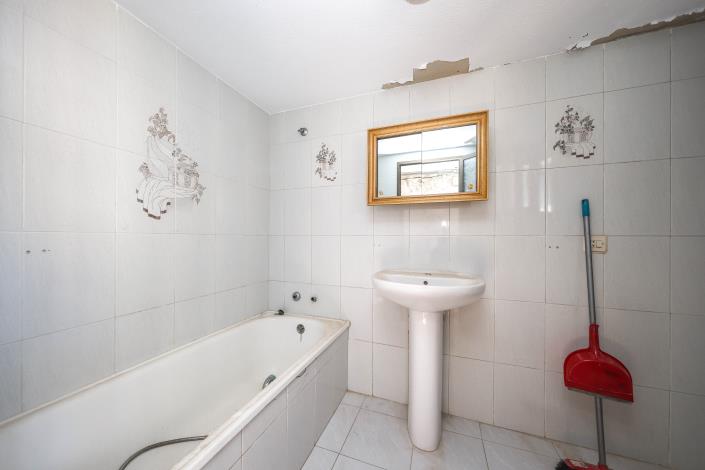Image No.23-1 Bed Townhouse for sale