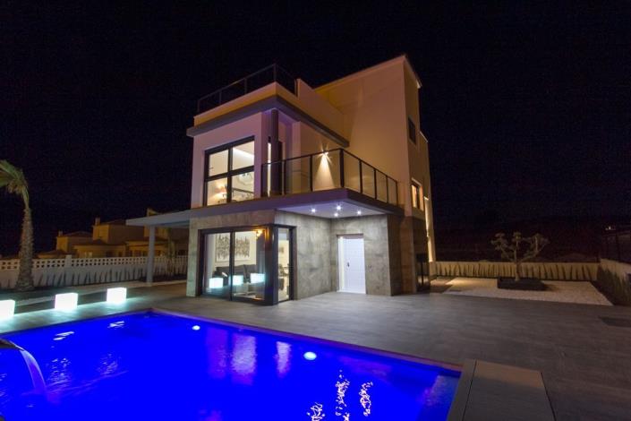 Image No.15-4 Bed Villa / Detached for sale