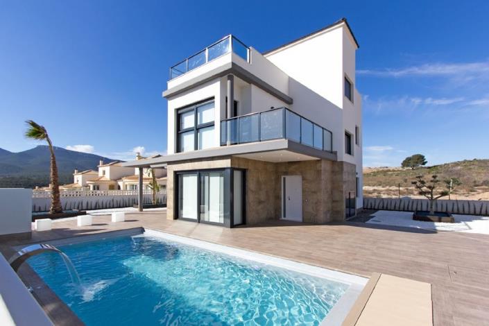 Image No.1-4 Bed Villa / Detached for sale