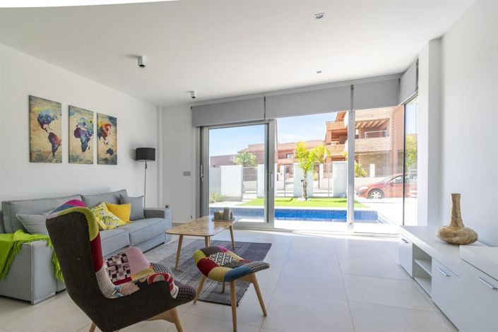 Image No.2-3 Bed Villa for sale