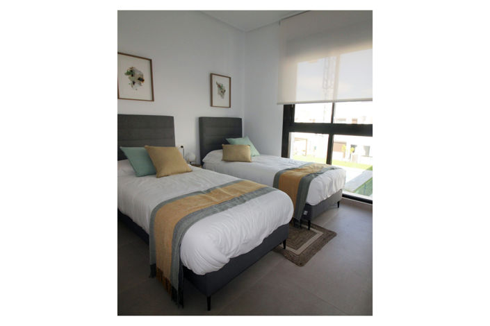 Image No.26-3 Bed Townhouse for sale