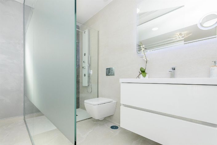 Image No.18-2 Bed Apartment for sale