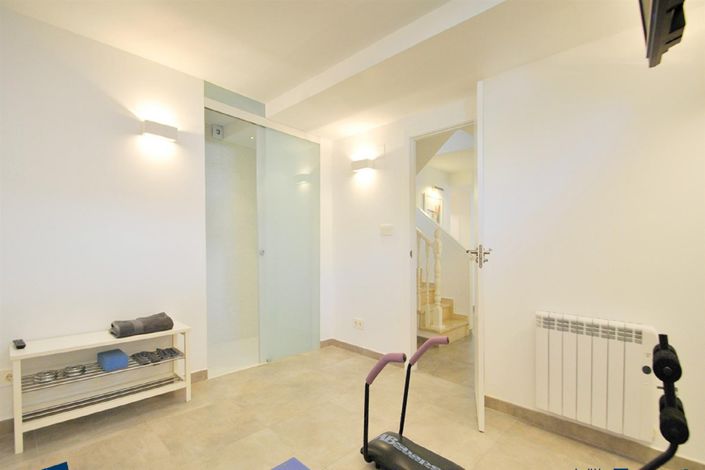 Image No.27-5 Bed Villa for sale