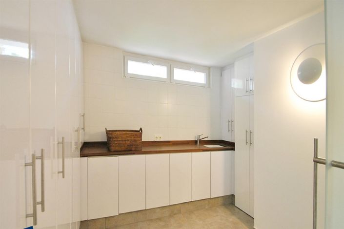 Image No.28-5 Bed Villa for sale