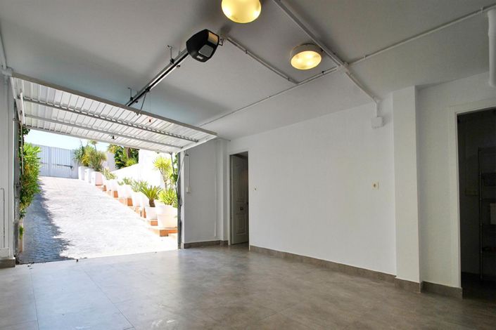 Image No.30-5 Bed Villa for sale