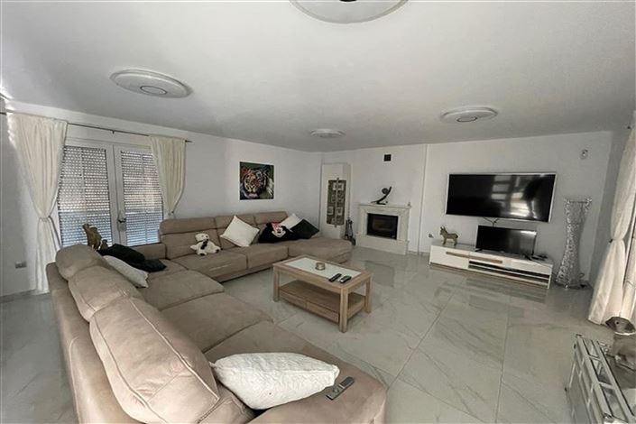 Image No.2-6 Bed Villa / Detached for sale