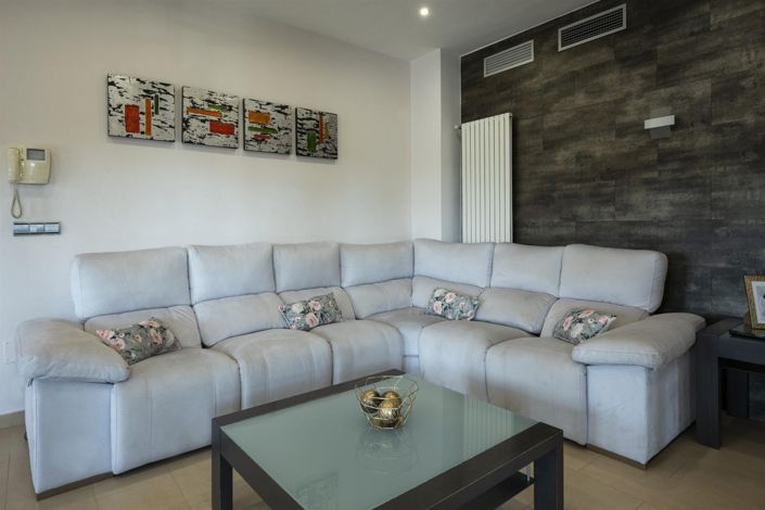 Image No.2-4 Bed Villa for sale