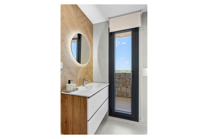 Image No.20-3 Bed Townhouse for sale