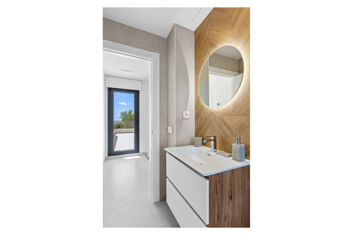 Image No.26-3 Bed Townhouse for sale