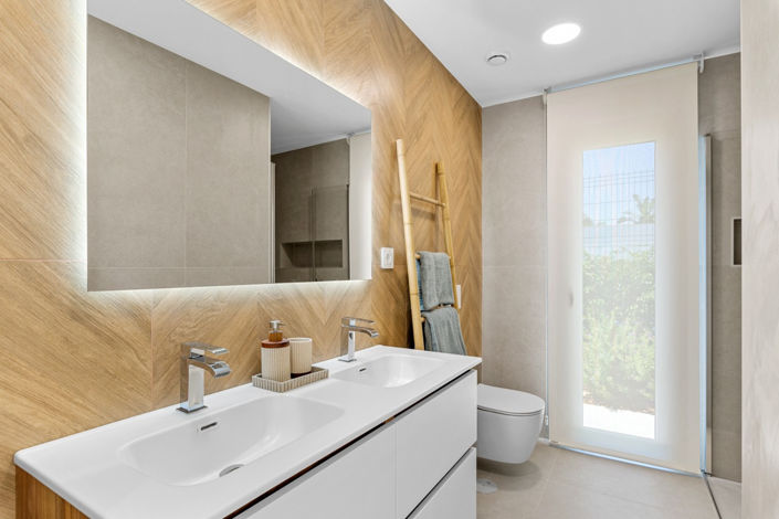 Image No.40-3 Bed Townhouse for sale