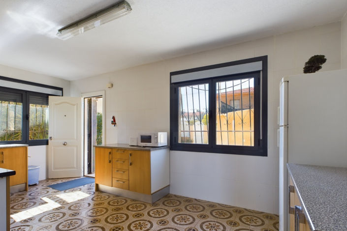 Image No.12-4 Bed Townhouse for sale