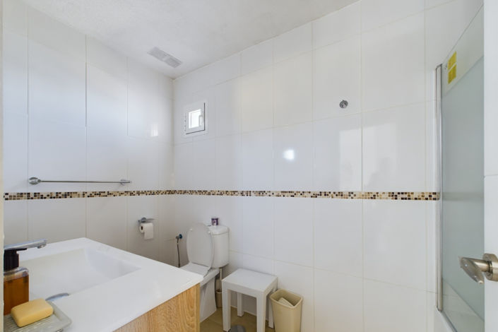 Image No.24-4 Bed Townhouse for sale