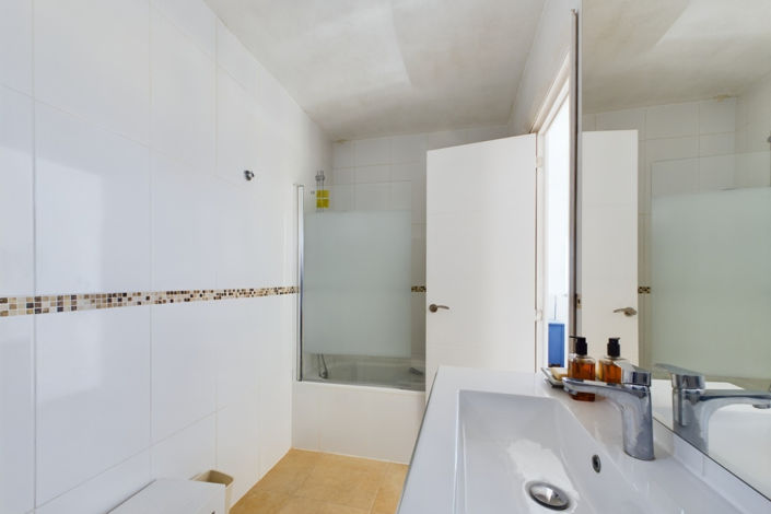 Image No.25-4 Bed Townhouse for sale