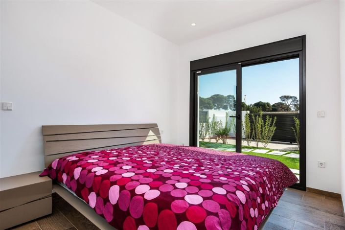 Image No.8-3 Bed Villa for sale