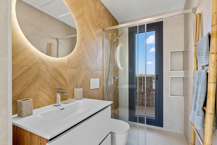 Image No.29-3 Bed Townhouse for sale