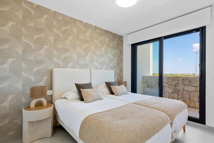 Image No.30-3 Bed Townhouse for sale