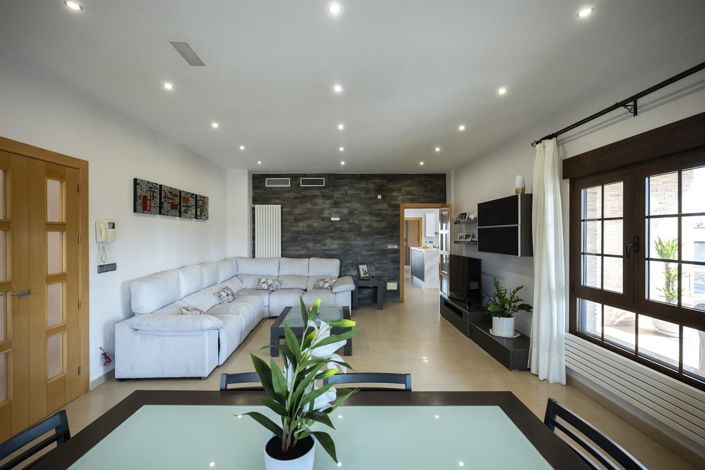 Image No.3-4 Bed Villa for sale