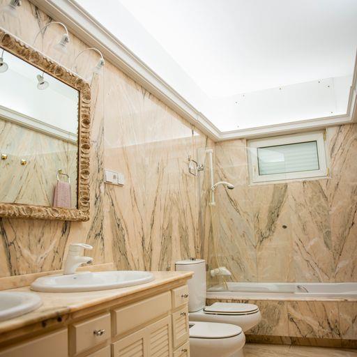 Image No.18-5 Bed Villa for sale