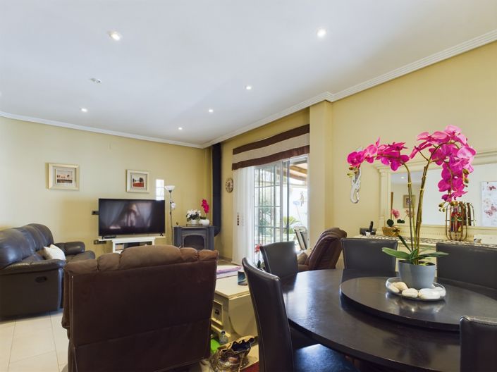 Image No.2-3 Bed Villa for sale