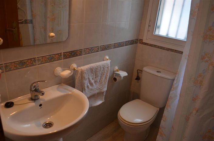 Image No.13-2 Bed Townhouse for sale