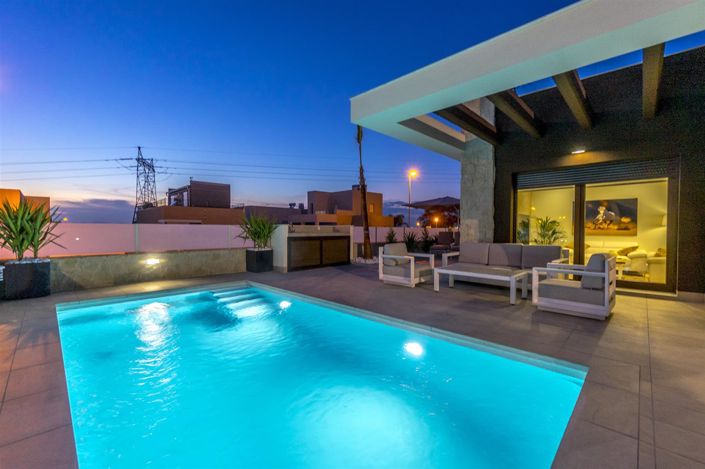 Image No.30-4 Bed Villa for sale