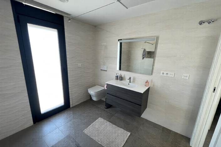 Image No.8-5 Bed Villa for sale