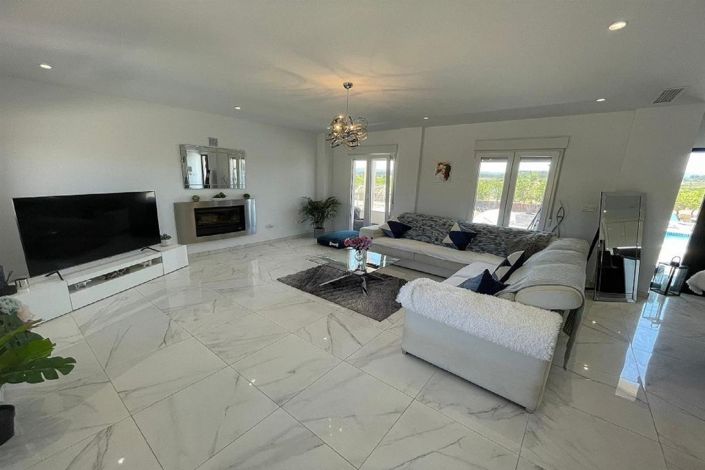 Image No.2-3 Bed Villa for sale