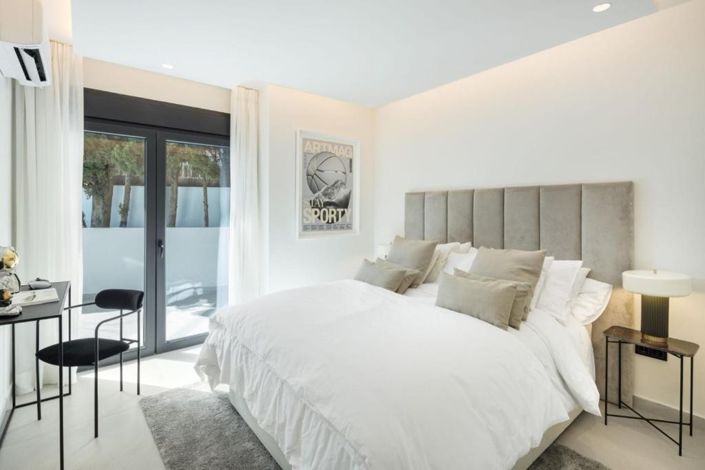 Image No.3-5 Bed Villa for sale