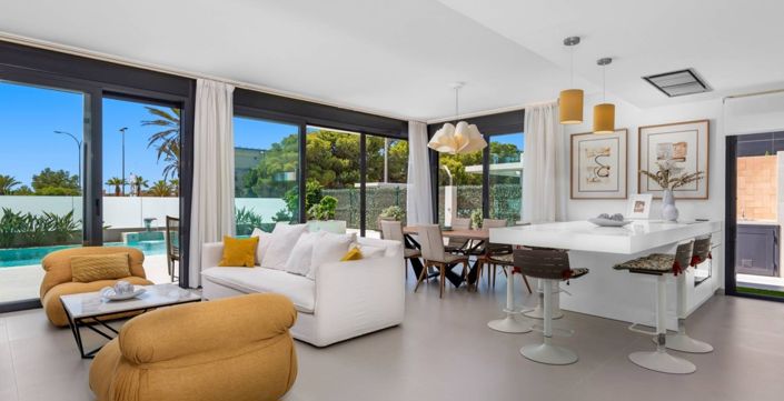 Image No.2-4 Bed Villa for sale