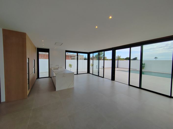 Image No.15-4 Bed Villa for sale