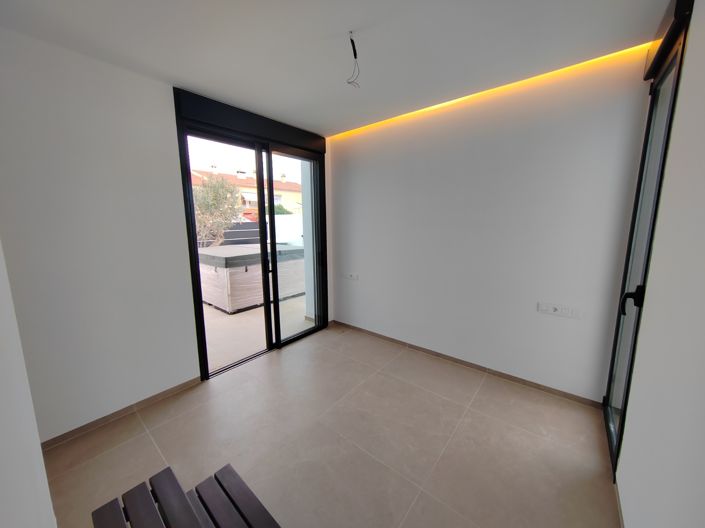 Image No.29-4 Bed Villa for sale