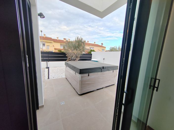 Image No.30-4 Bed Villa for sale