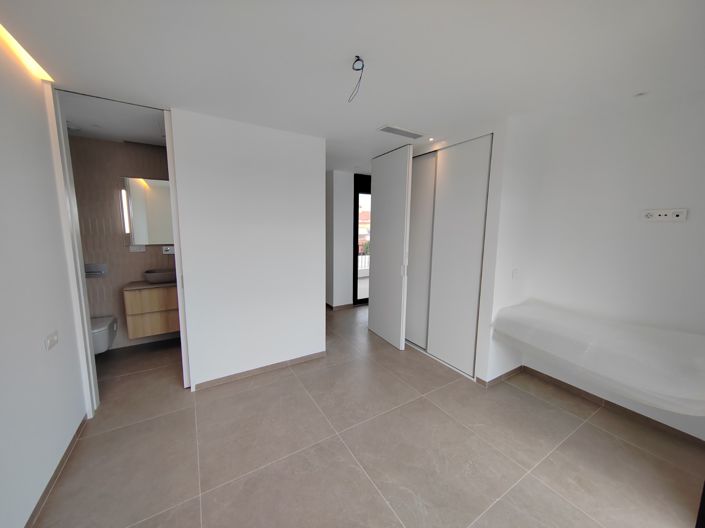 Image No.48-4 Bed Villa for sale